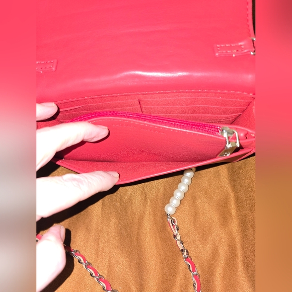 Badgley Mischka Diamond Quilted Crossbody With Pearls. Red Vegan Leather NWT - Picture 13 of 14